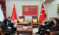 Çin Halk Cumhuriyeti Ankara Büyükelçiliği Misyon Şefi Yardımcısı Zheng Zhou Türkiye-Çin Dostluk Vakfı'nı ziyaret etti