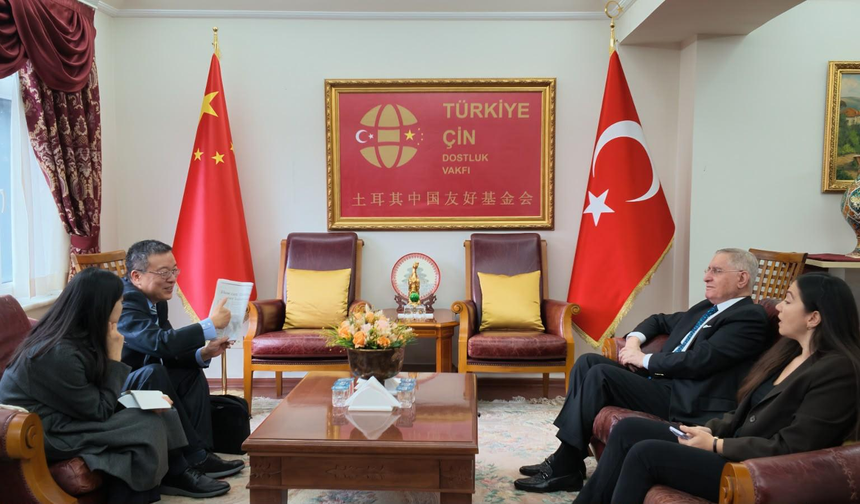 Çin Halk Cumhuriyeti Ankara Büyükelçiliği Misyon Şefi Yardımcısı Zheng Zhou Türkiye-Çin Dostluk Vakfı'nı ziyaret etti