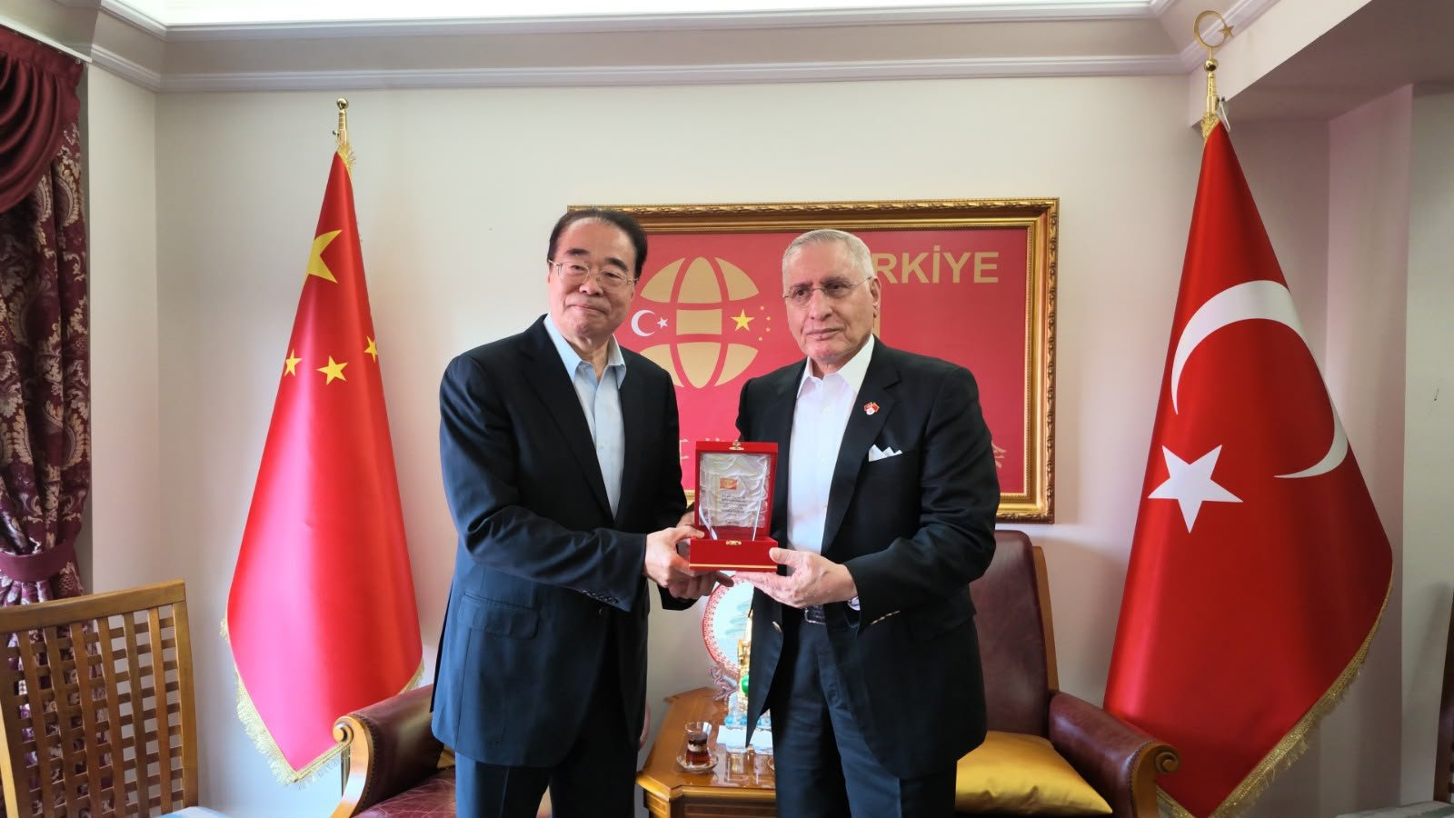 Hong Kong, Makao, Tayvan ve Yurtdışındaki Çinlilerle İlişkiler Komitesi heyetinden Türkiye Çin Dostluk Vakfı'na ziyaret